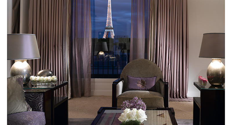 Suite-Eiffel-888_tbe_room_carousel